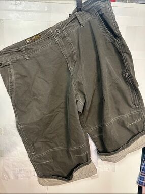 Kuhl Men's Olive Cargo Shorts - size 40